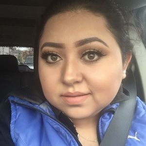 Meet your Posher, Alma